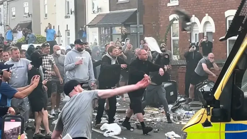 Far right thugs